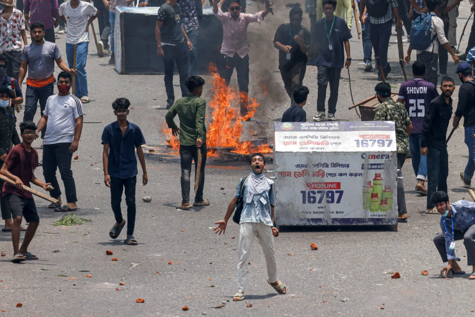 Bangladesh Protest Death Toll Exceeds 100 Amid Dhaka Curfew